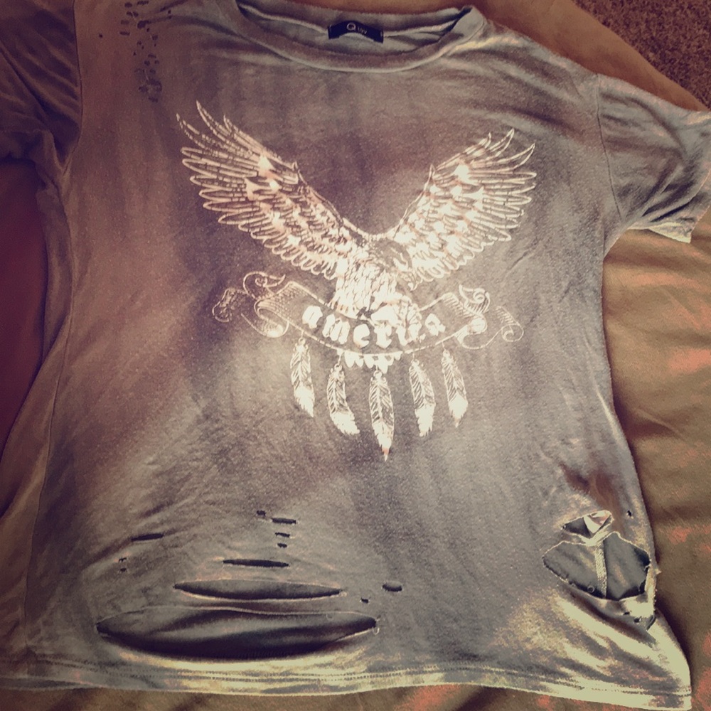 Grey distressed America shirt & black shorts